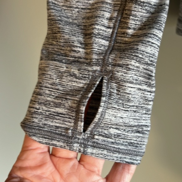 Lululemon long sleeve tee size 8 - Picture 4 of 4